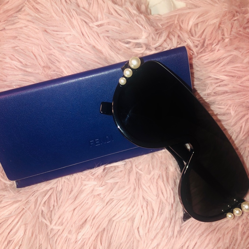 Fed i Trendy Pearl Sunglasses